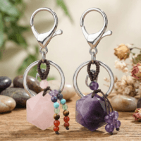 האבן שלך, הדרך שלך - מחזיק מפתחות קריסטלי עם מגוון קריסטלים