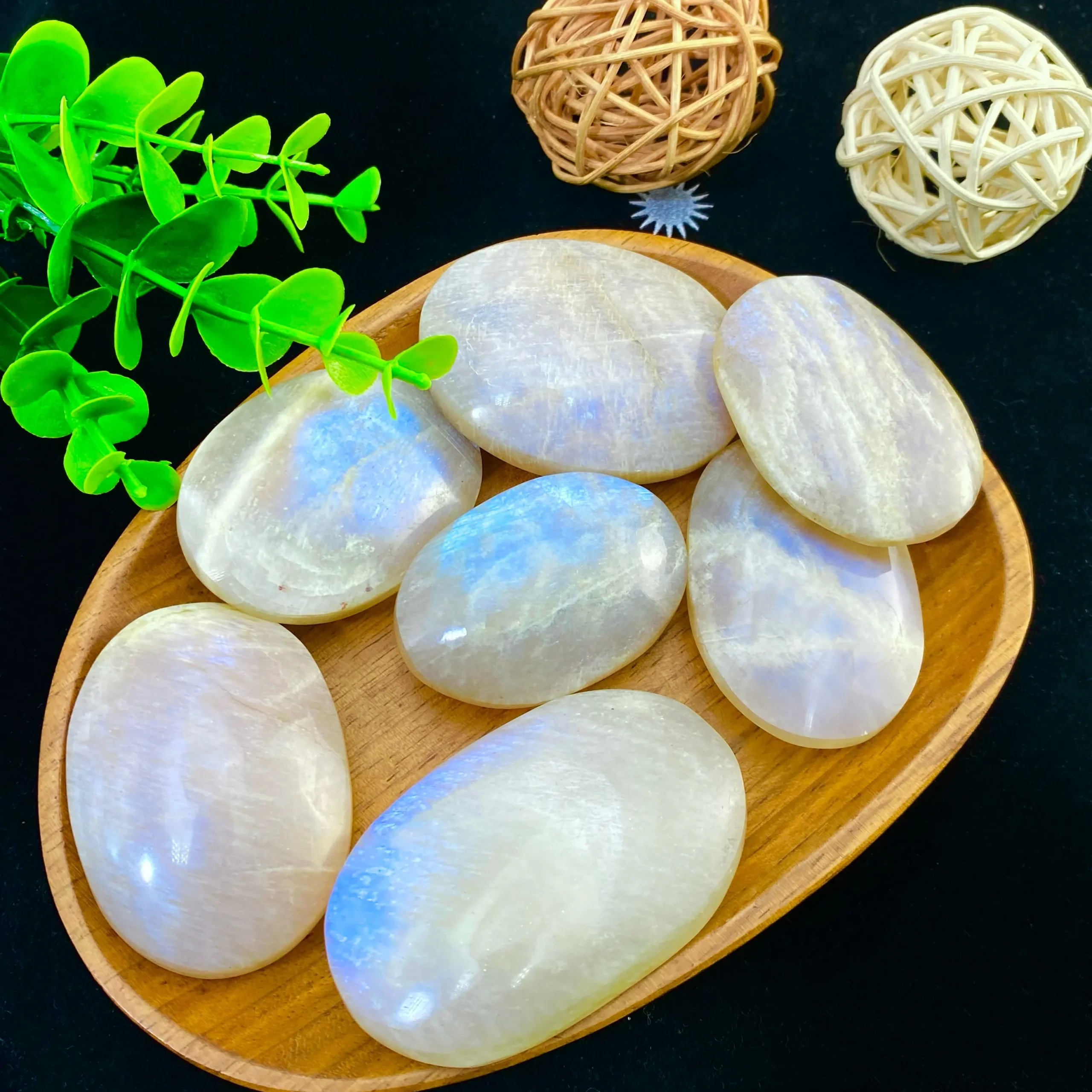 מונסטון (Moonstone) – אבן פגז לאינטואיציה ולשקט פנימי – תמונה 4