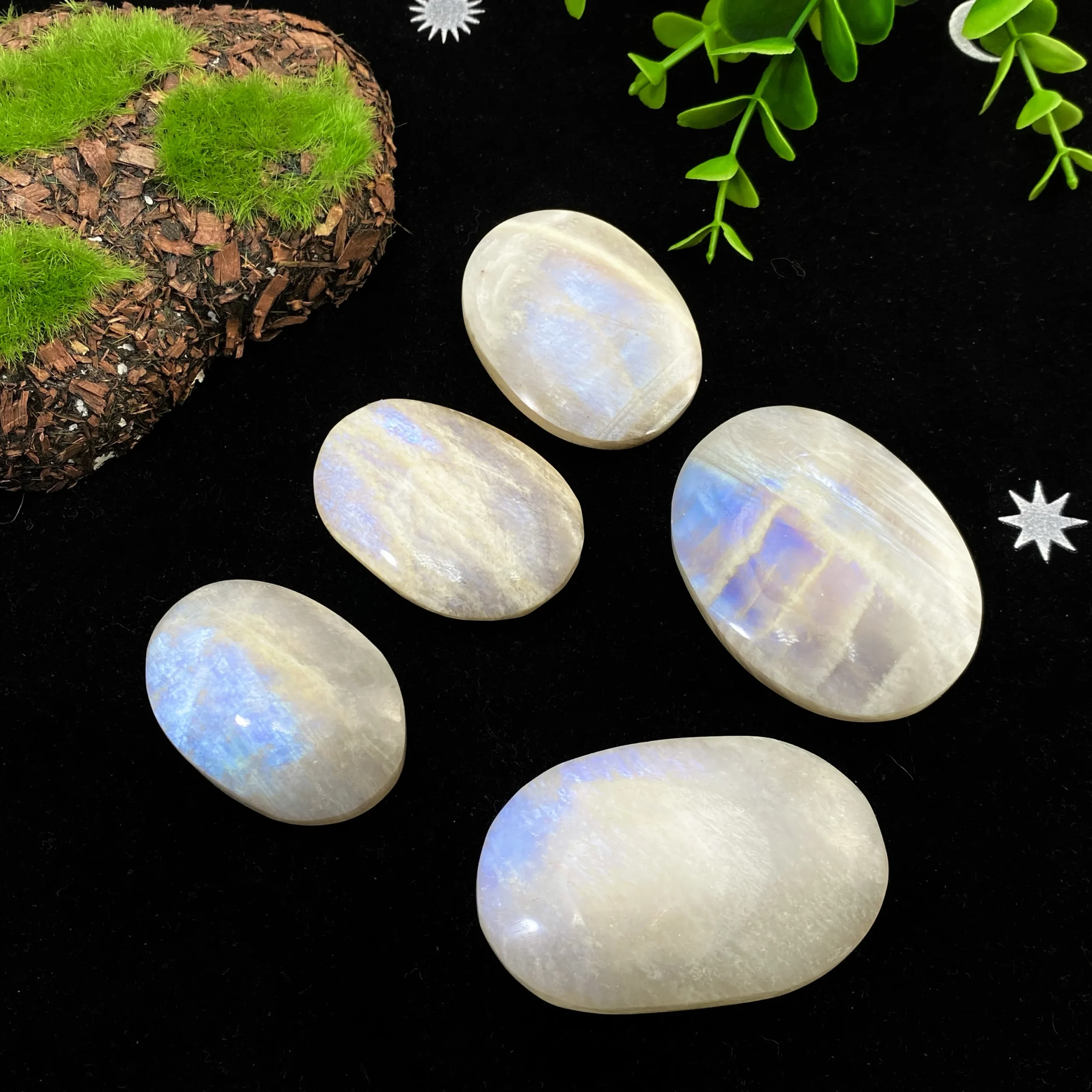 מונסטון (Moonstone) – אבן פגז לאינטואיציה ולשקט פנימי – תמונה 2